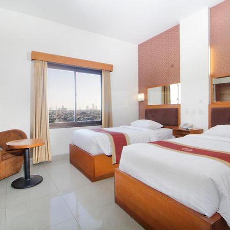 Hotel Bisanta Bidakara Tunjungan Surabaya Exterior photo