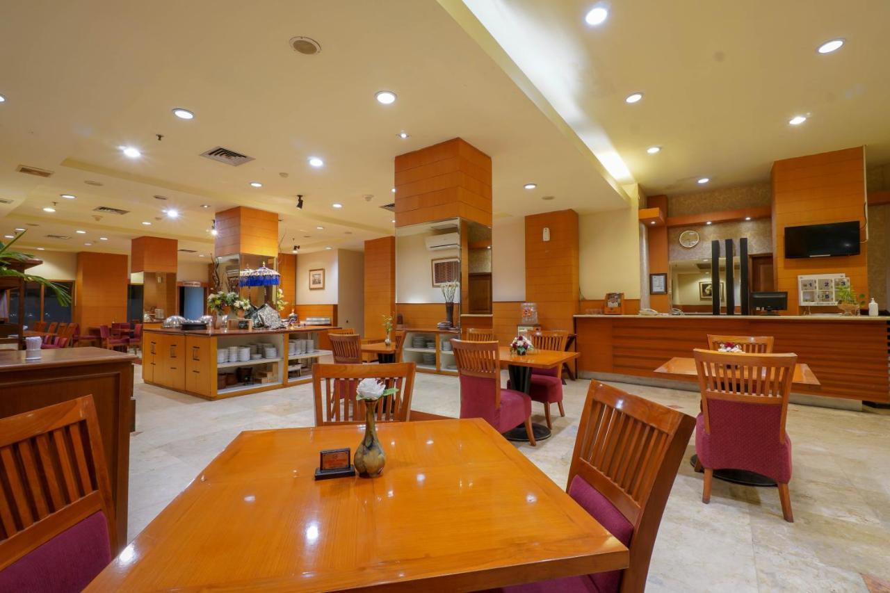 Hotel Bisanta Bidakara Tunjungan Surabaya Exterior photo
