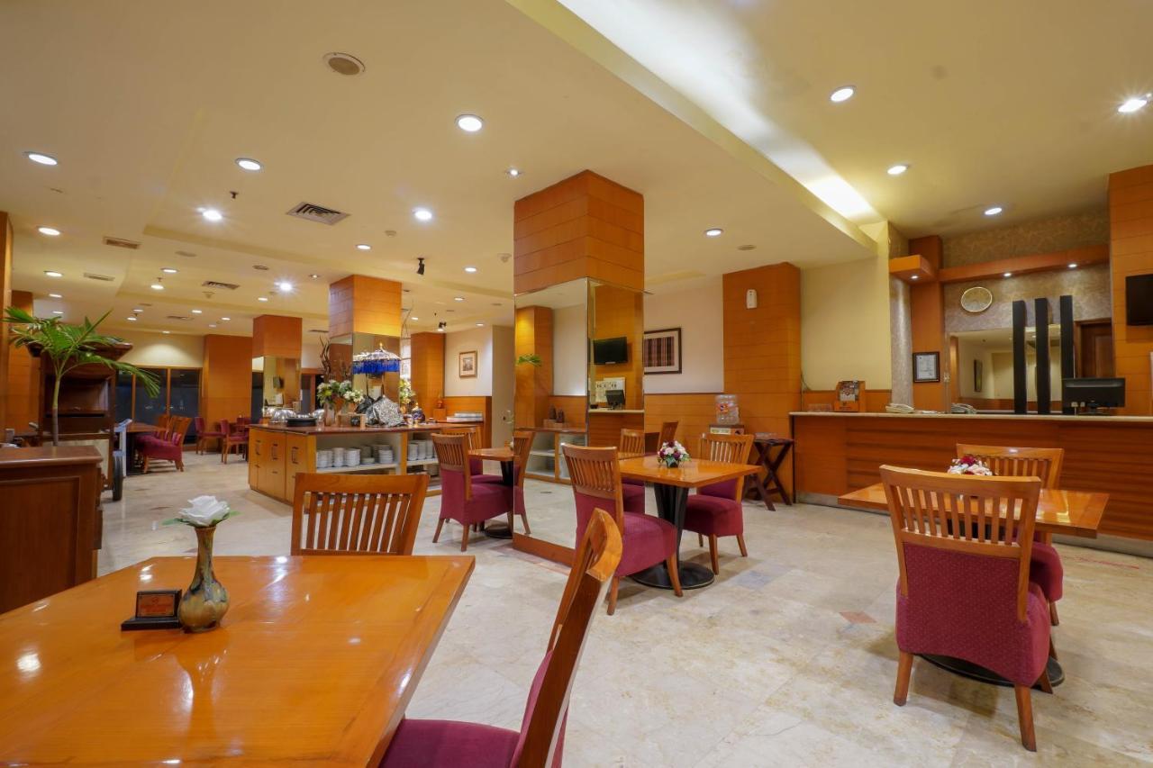 Hotel Bisanta Bidakara Tunjungan Surabaya Exterior photo