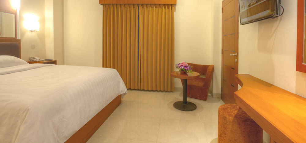 Hotel Bisanta Bidakara Tunjungan Surabaya Exterior photo