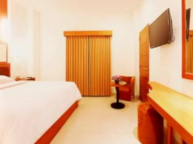 Hotel Bisanta Bidakara Tunjungan Surabaya Exterior photo